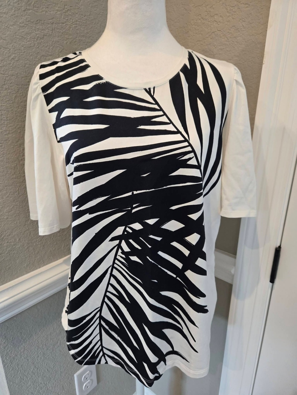 Chico's Palm Print Puff Sleeve Top, Size